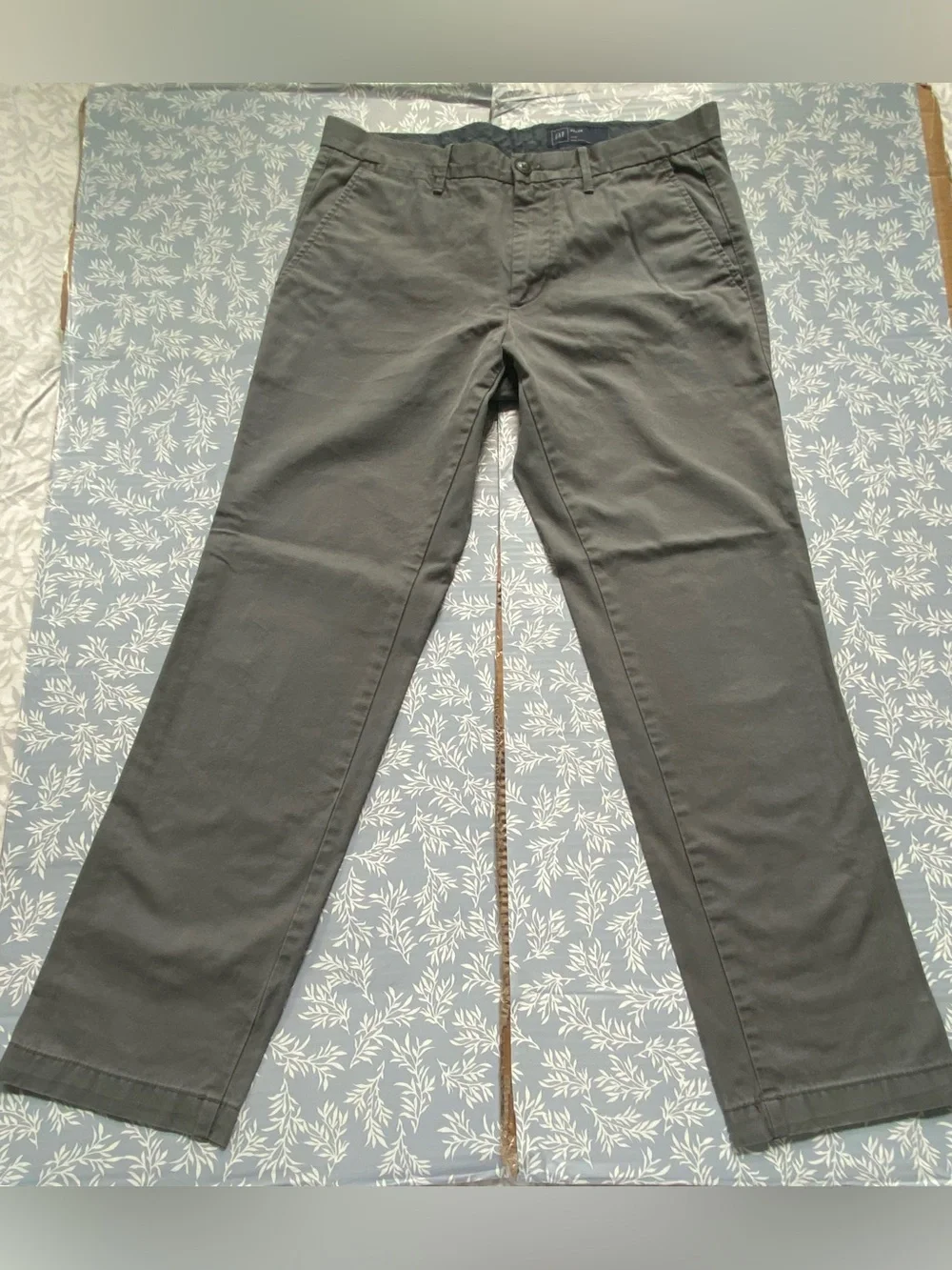 GAP Men's Gray Chino Pants